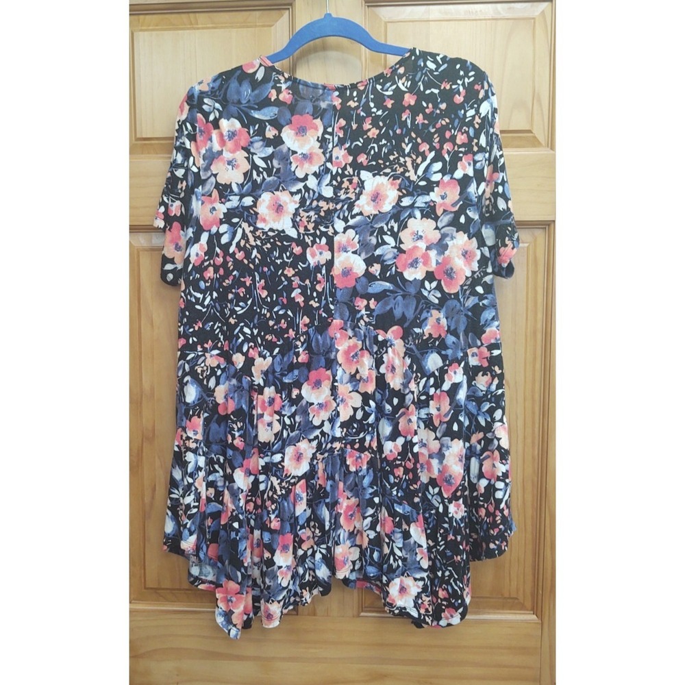 Lee Womens XL Short Sleeve Floral Black V Neck Flowy Gathered Bottom Half - Picture 5 of 9